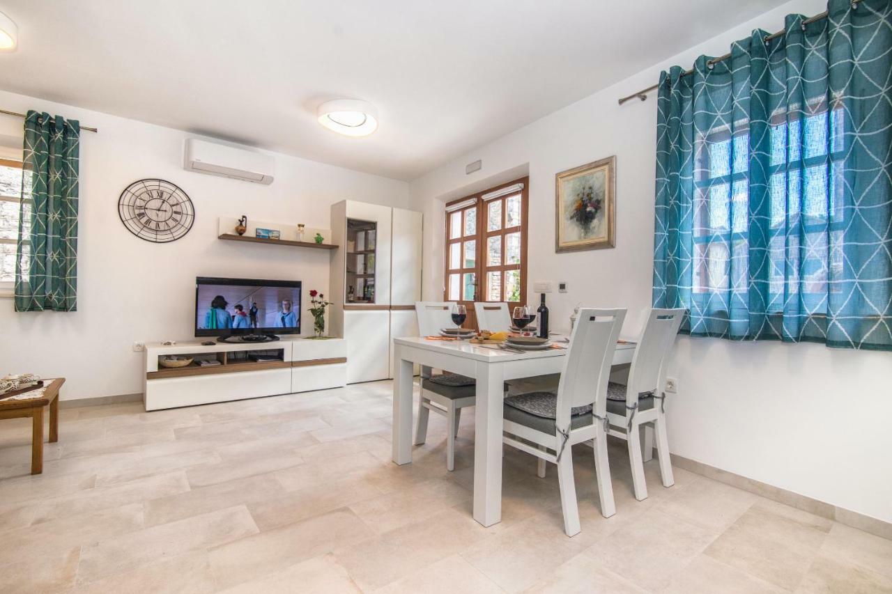 House Tia Villa วรอสกา ภายนอก รูปภาพ